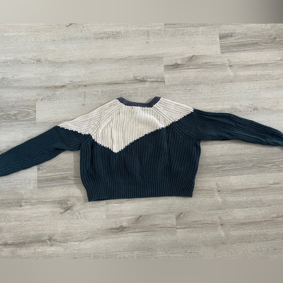 Color block sweater - Picture 3 of 5